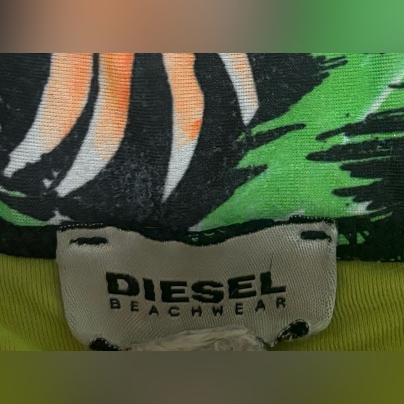 AUTHENTIC DIESEL Tropical Print Men’s Swim Short Size Small - Picture 2 of 3